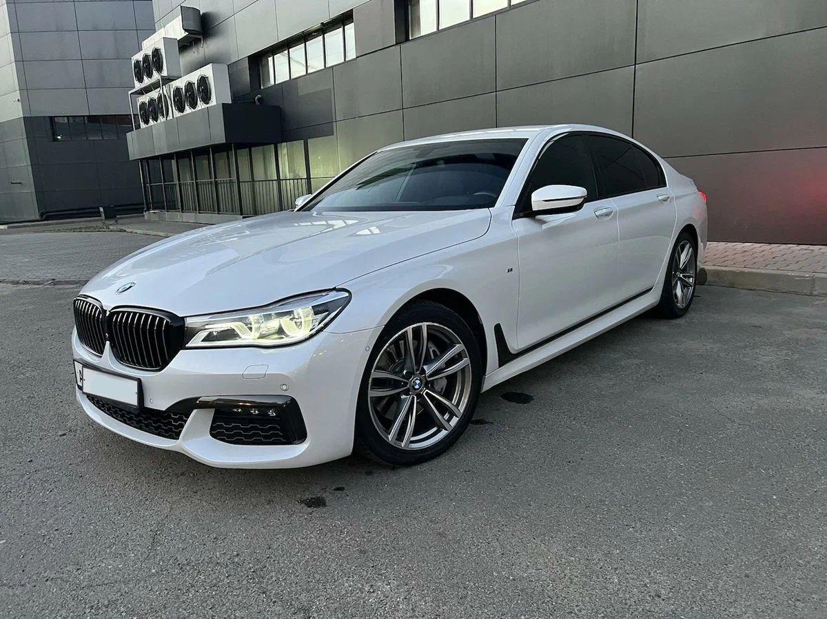 Аренда BMW 740d xDrive M Sport VI (G11/G12) белый с водителем в Москве,  цена от 2500 р/ч