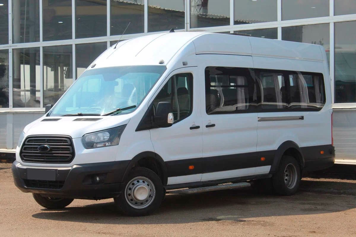 Аренда микроавтобуса Ford Transit 2021 белый 17 мест с водителем в Москве,  цена от 1500 р/ч