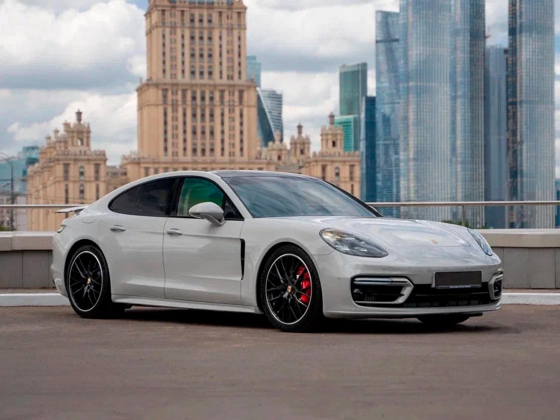 Аренда Porsche Panamera GTS II Рестайлинг 2023 серый с водителем в Москве,  цена от 5000 р/ч