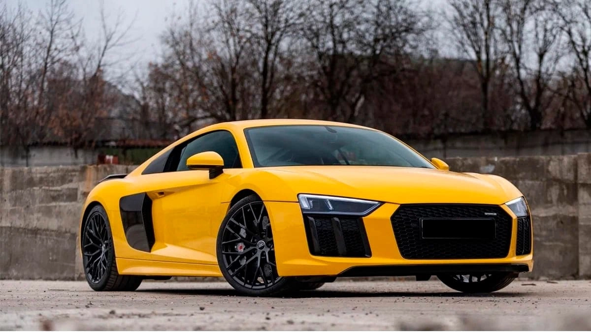 Аренда Audi R8 V10 plus II (4S) 2017 желтый с водителем в Москве, цена от  3000 р/ч