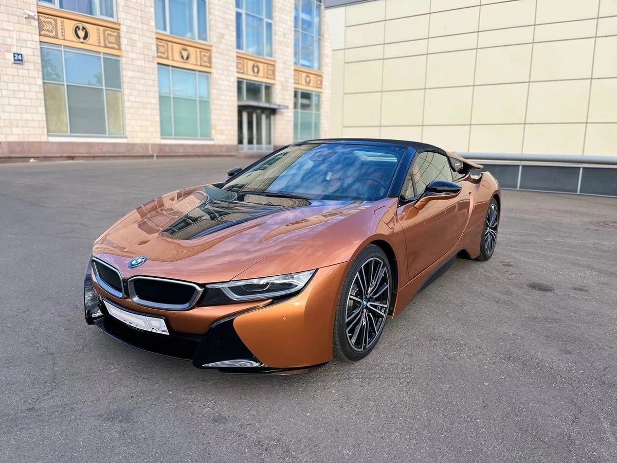 Аренда BMW i8 I Рестайлинг оранжевый с водителем в Москве, цена от 2500 р/ч