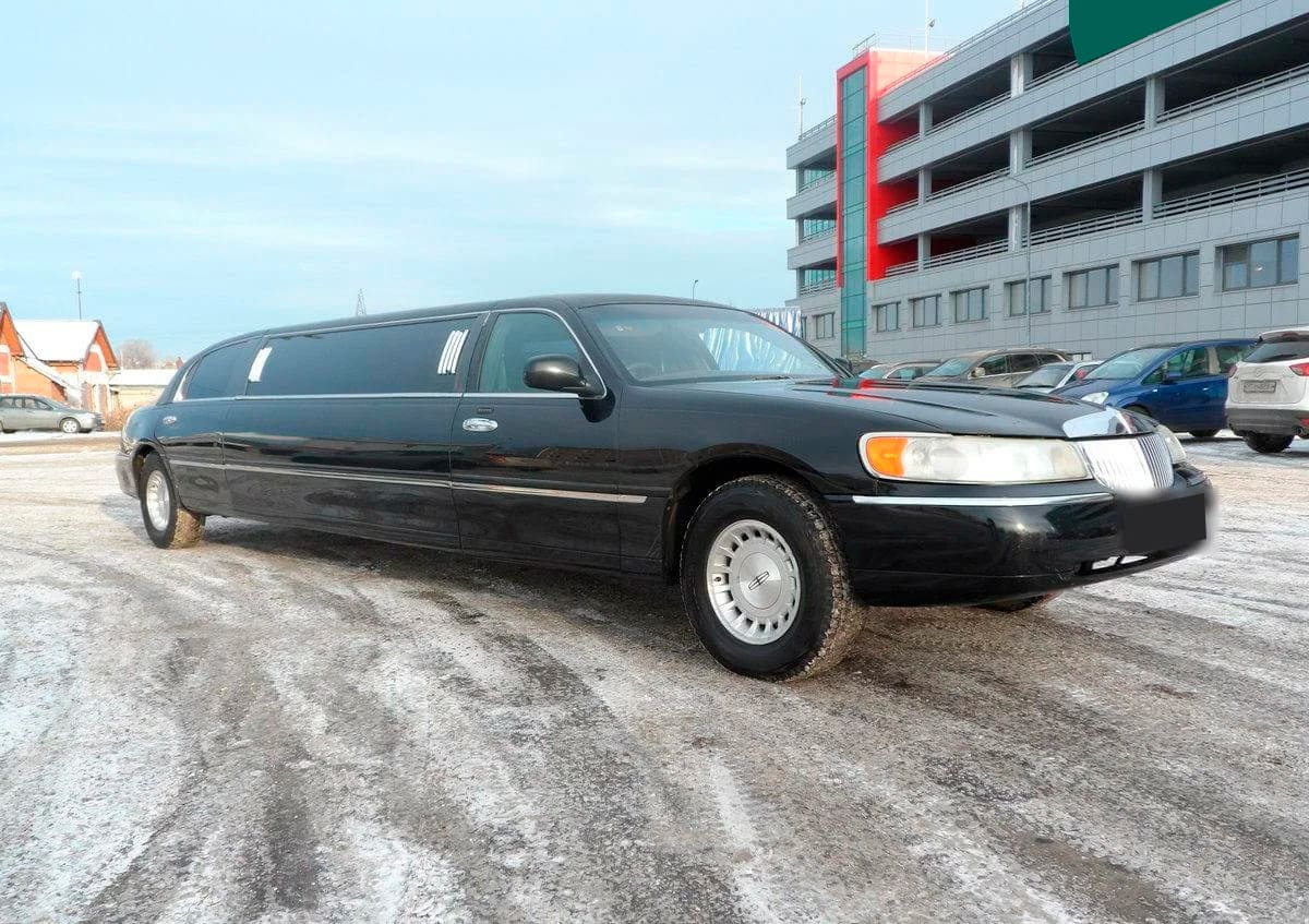 Аренда Lincoln Town Car III лимузин черный с водителем в Москве, цена от  2000 р/ч