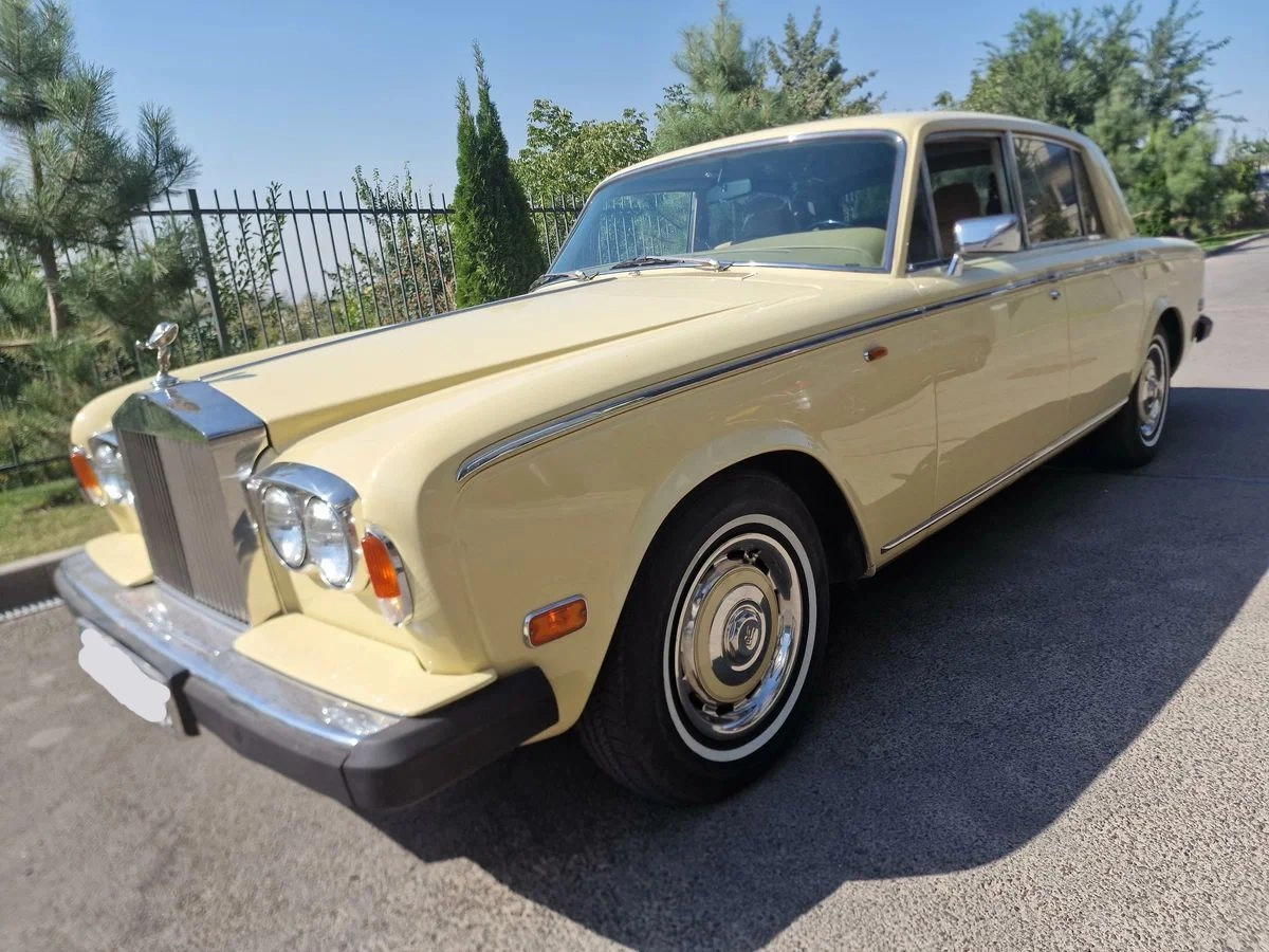 Аренда Rolls-Royce Silver Shadow бежевый с водителем в Москве, цена от  10000 р/ч