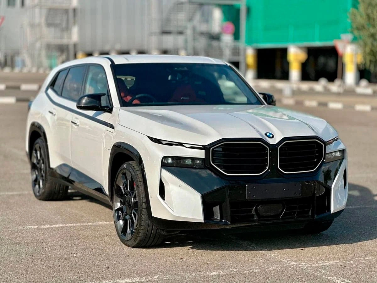 Аренда BMW XM 2023 белый с водителем в Москве, цена от 5000 р/ч