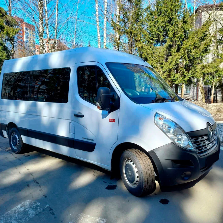 Аренда микроавтобуса Renault Master 2019 белый 8 мест с водителем в Москве,  цена от 2000 р/ч