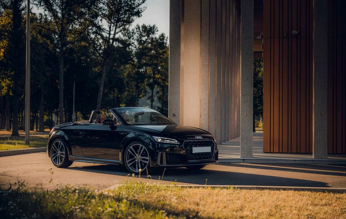 Аренда Audi TT III Рестайлинг 2020 черный с водителем в Москве, цена от  3500 р/ч