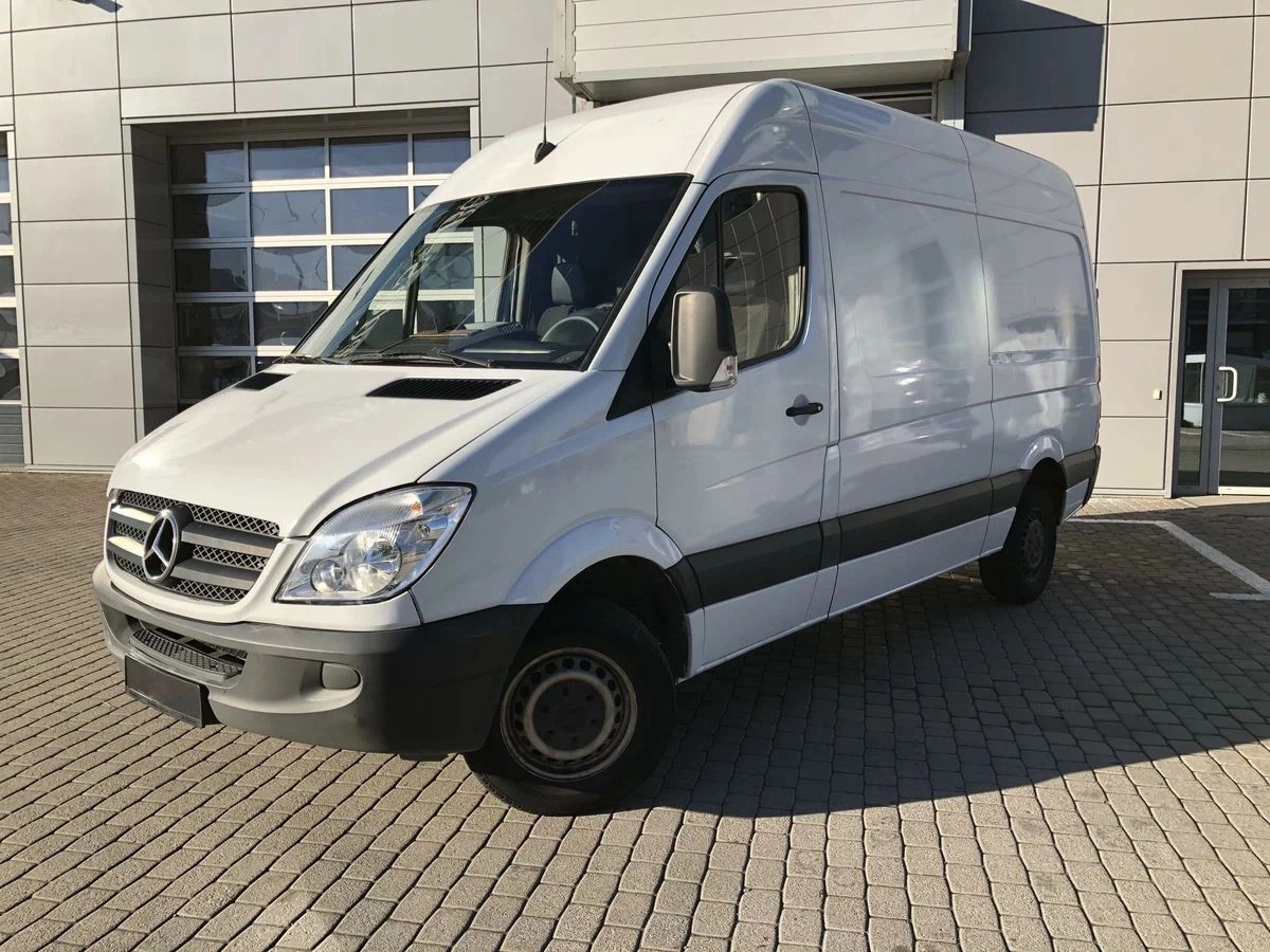 Аренда Mercedes-Benz Sprinter фургон белый 2009 с водителем в Москве, цена  от 1000 р/ч