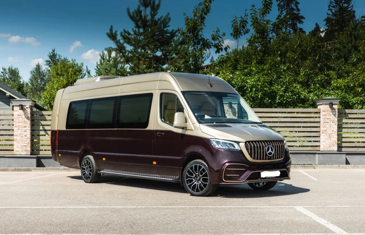 Аренда микроавтобусов Mercedes-Benz Sprinter 319 Luxury Van 2022 коричневый  8 мест с водителем в Москве, цена от 3500 р/ч