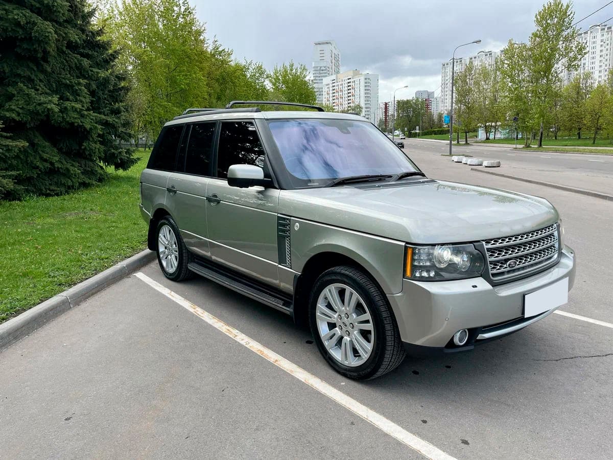 Аренда Land Rover Range Rover Vogue Рестайлинг 2 2012 серый с водителем в  Москве, цена от 2500 р/ч