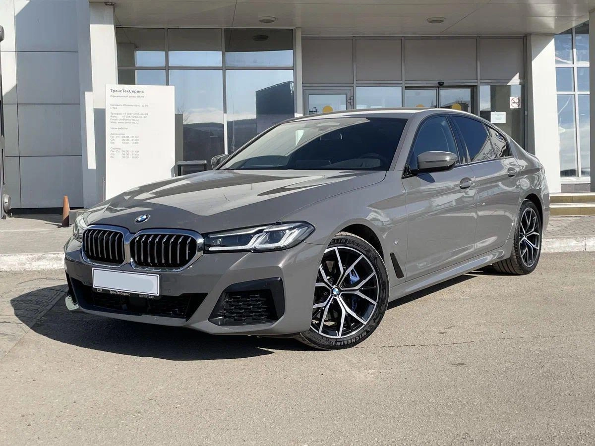 Аренда BMW 530d VII M Sport Plus Рестайлинг 2021 серый с водителем в  Москве, цена от 2500 р/ч