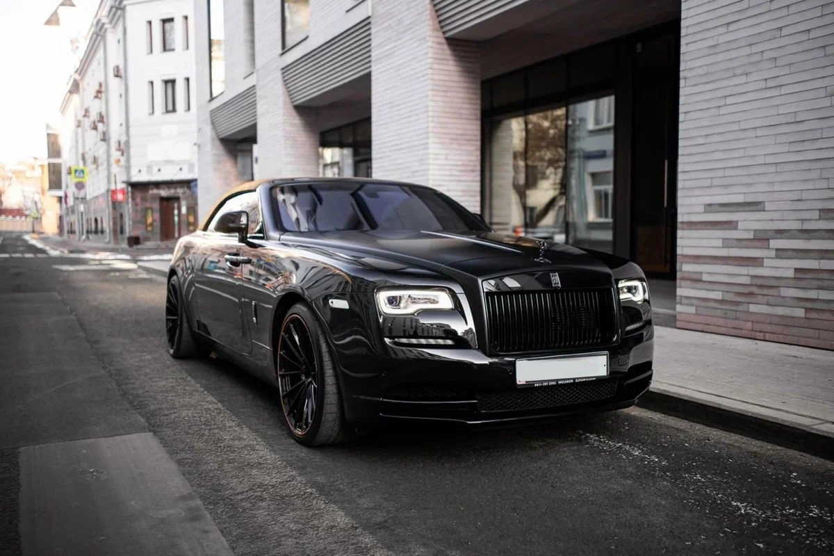 Аренда Rolls-Royce Dawn черный с водителем в Москве, цена от 20000 р/ч