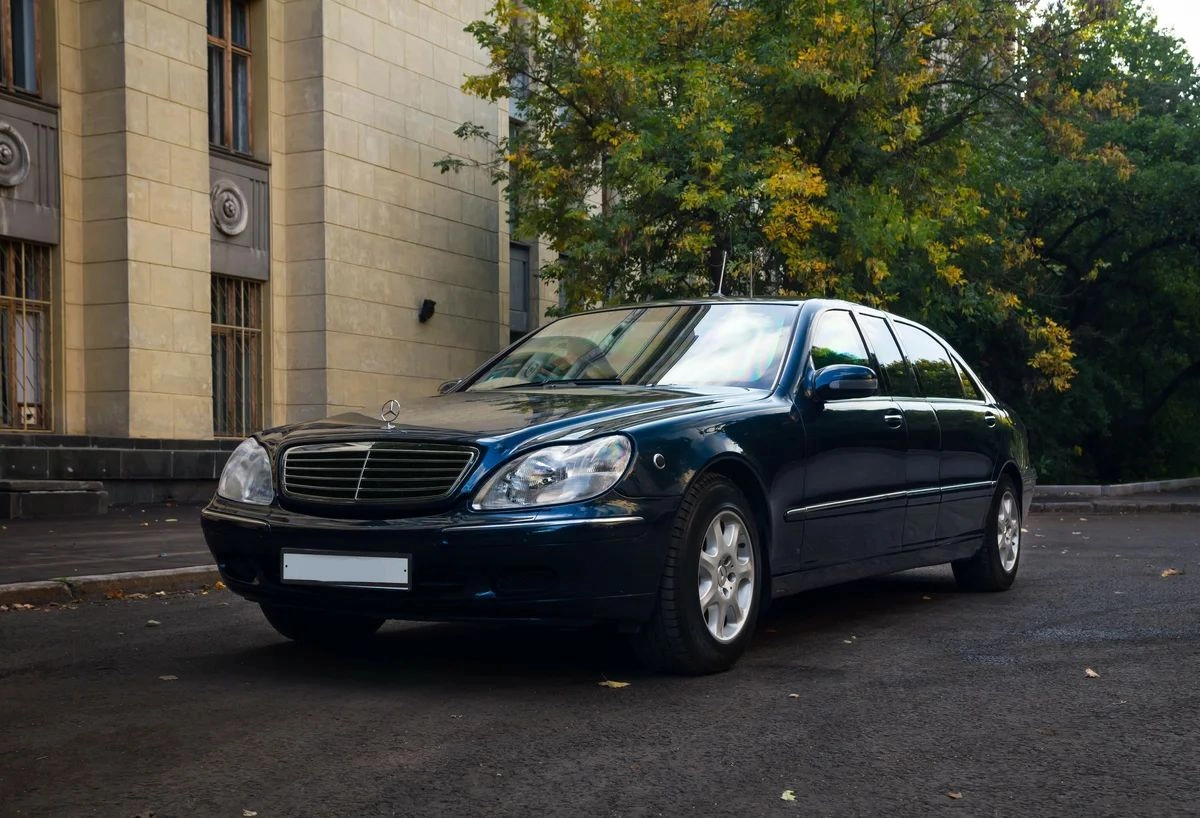 Аренда Mercedes-Benz S-Класс W220 Pullman синий 2004 с водителем в Москве,  цена от 4000 р/ч