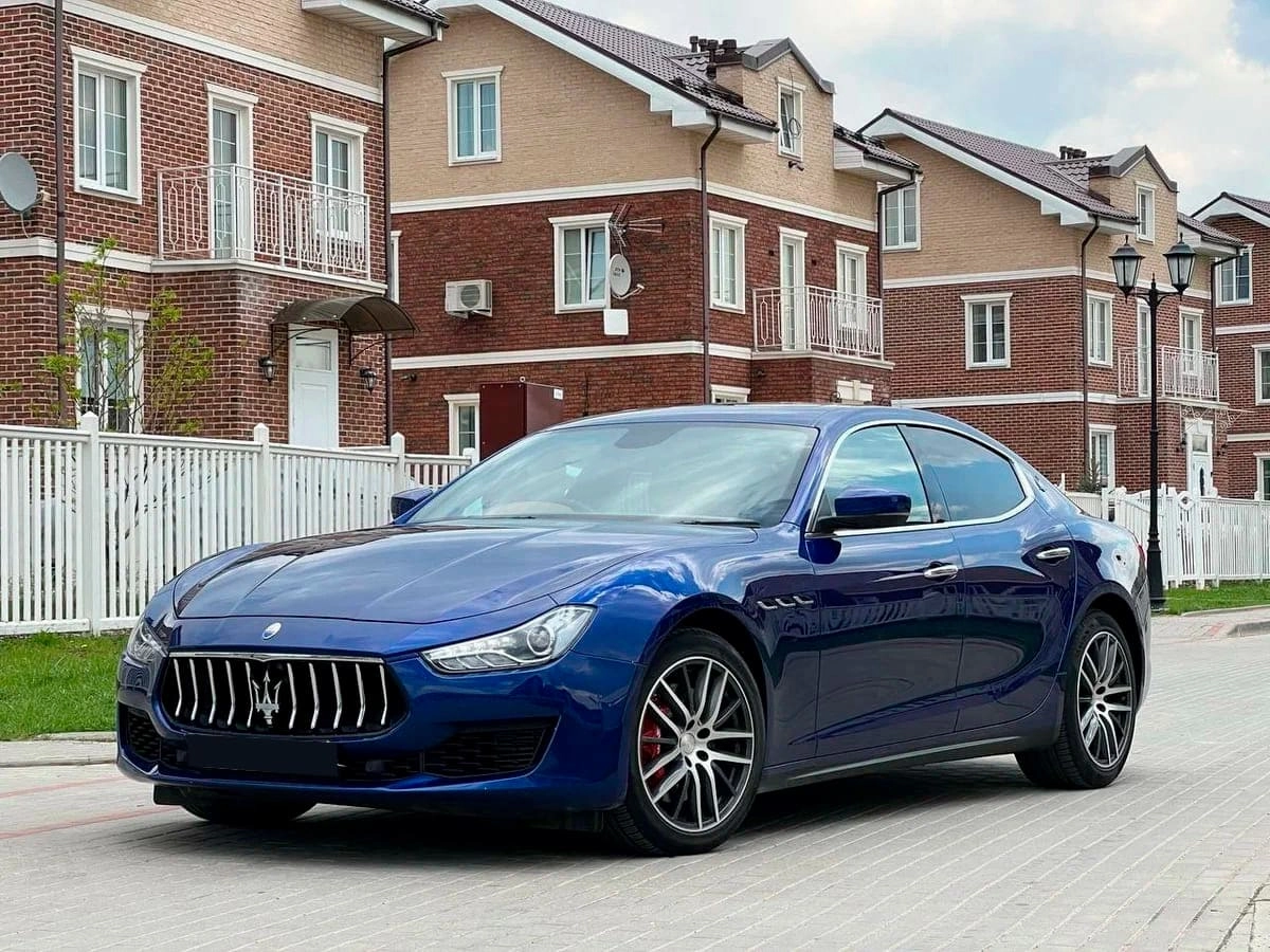 Аренда Maserati Ghibli S Q4 Рестайлинг 2020 синий с водителем в Москве,  цена от 3500 р/ч