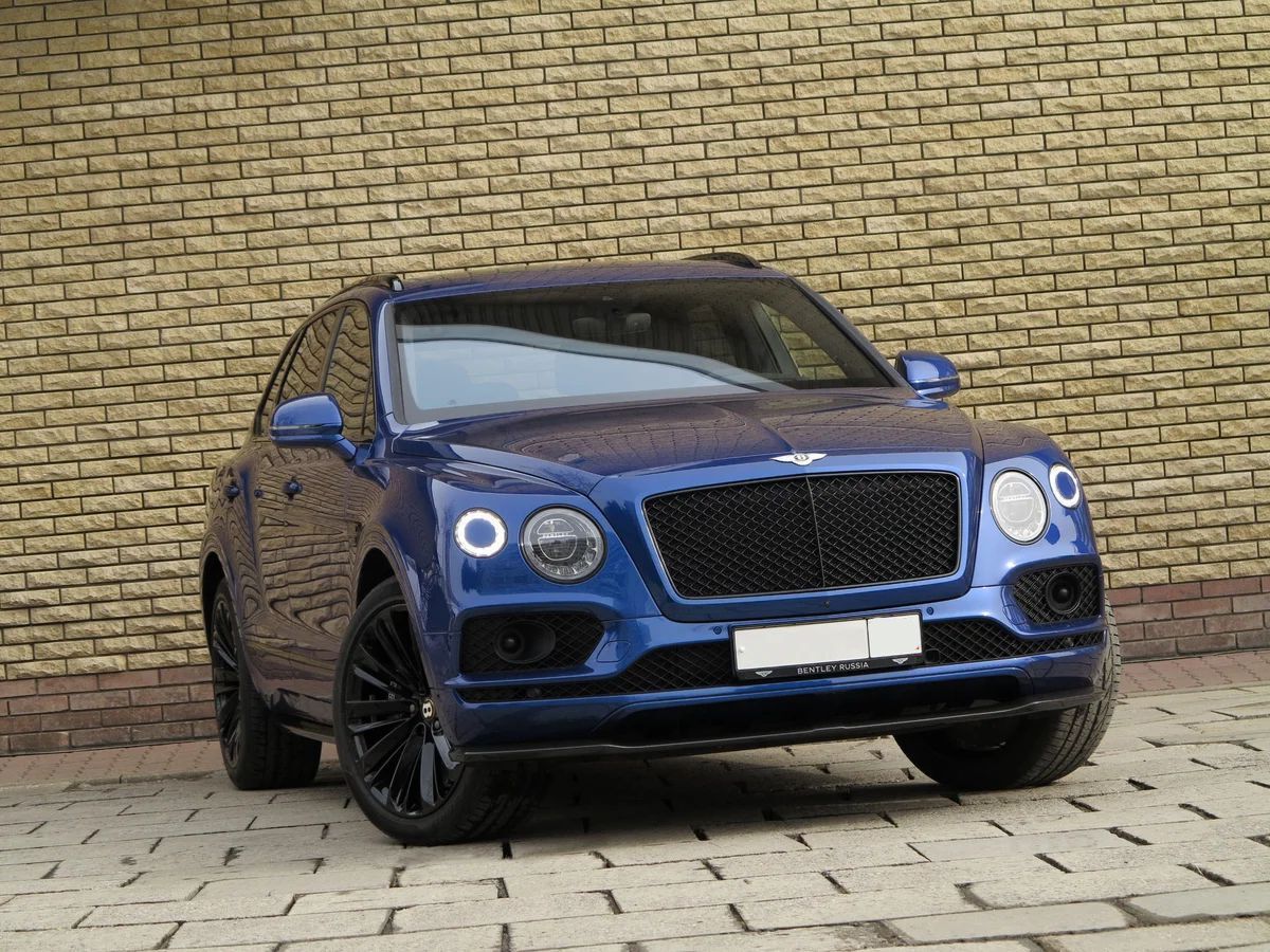 Аренда Bentley Bentayga Speed 2020 синий с водителем в Москве, цена от  25000 р/ч