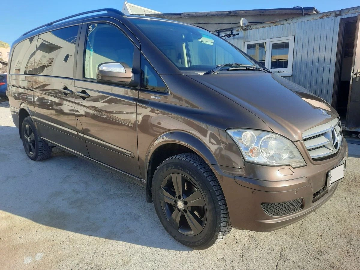 Аренда минивэнов Mercedes-Benz Viano Extralong Рестайлинг коричневый 2014 с  водителем в Москве, цена от 2500 р/ч