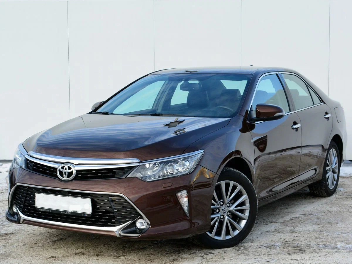 Аренда Toyota Camry VII (XV50) Рестайлинг 2 коричневый с водителем в  Москве, цена от 1500 р/ч