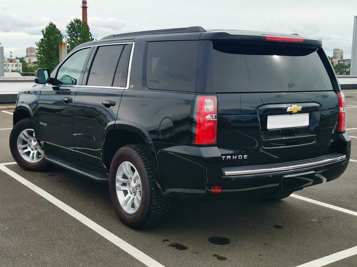 Аренда Chevrolet Tahoe IV черный с водителем в Москве, цена от 2500 р/ч