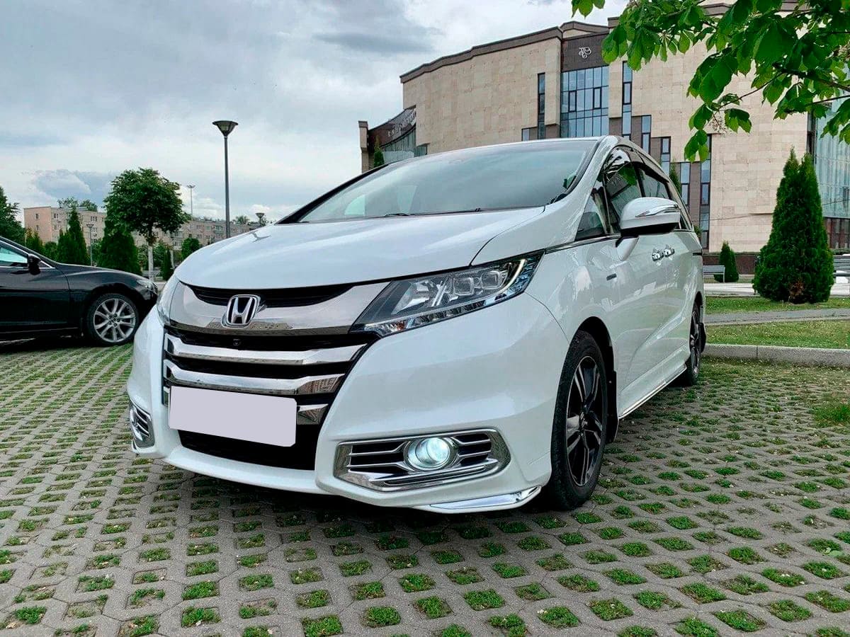 Аренда минивэна Honda Odyssey V 2017 белый с водителем в Москве, цена от  2000 р/ч