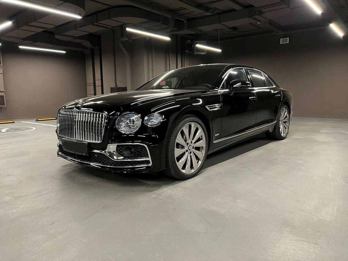 Аренда Bentley Flying Spur II 2021 черный с водителем в Москве, цена от  25000 р/ч