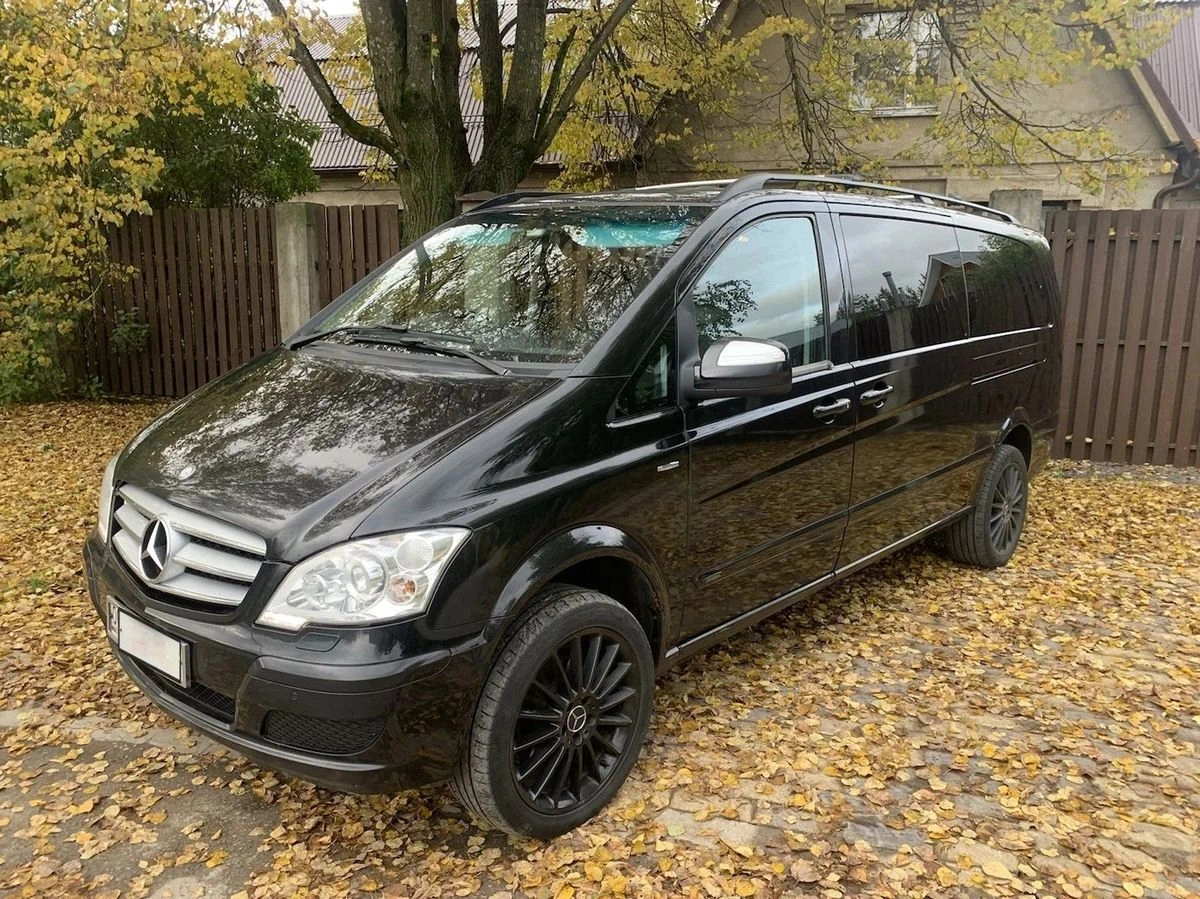 Аренда минивэнов Mercedes-Benz Viano Extralong Рестайлинг черный 2013 с  водителем в Москве, цена от 2500 р/ч