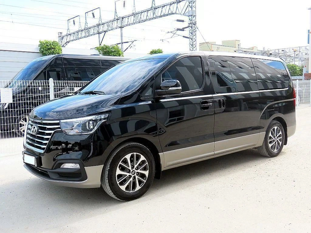 Аренда минивэнов Hyundai Grand Starex I Рестайлинг 2020 черный с водителем  в Москве, цена от 2000 р/ч