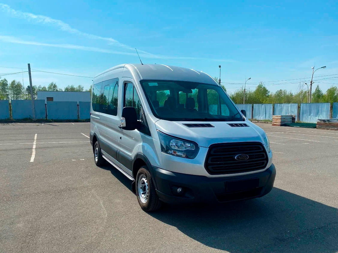 Аренда микроавтобуса Ford Transit 2021 серебристый 8 мест с водителем в  Москве, цена от 1500 р/ч