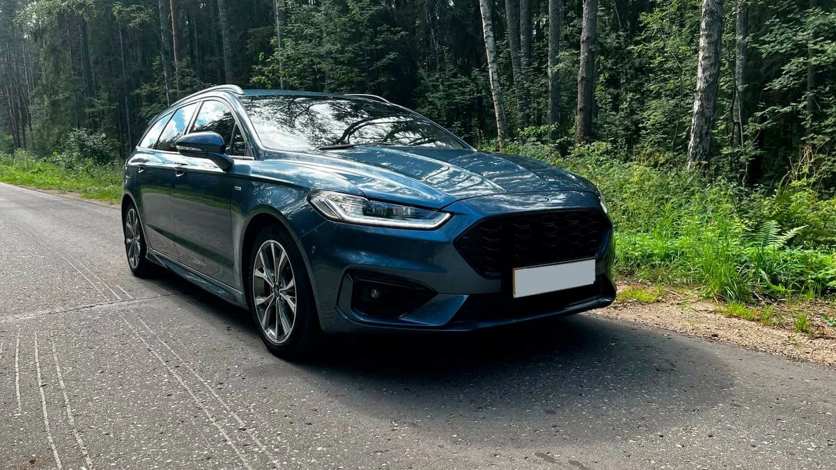 Аренда Ford Mondeo V Рестайлинг 2021 синий с водителем в Москве, цена от  2300 р/ч