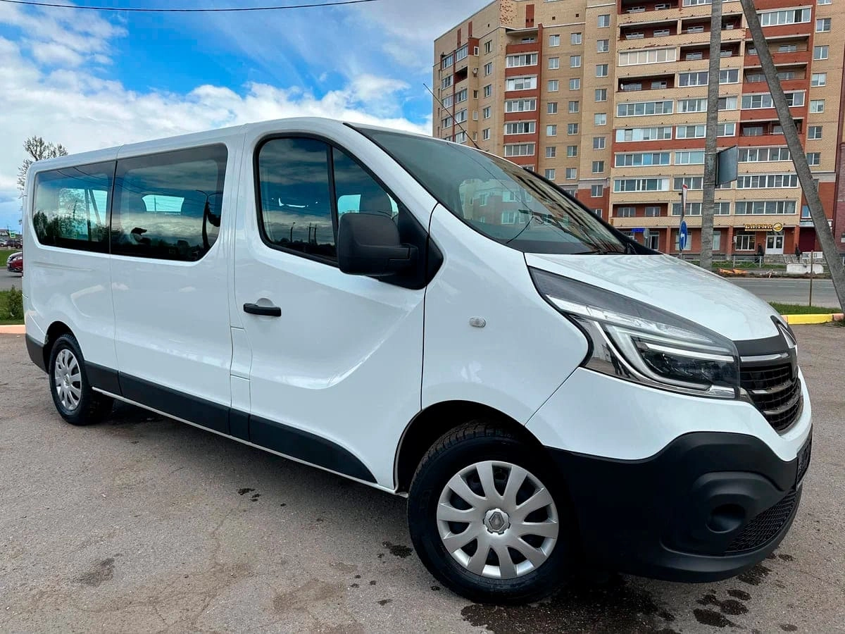 Аренда минивэна Renault Trafic III 2021 белый с водителем в Москве, цена от  2500 р/ч