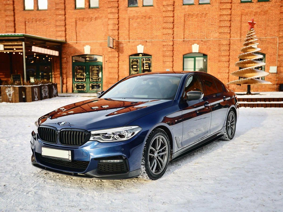 Аренда BMW 530i xDrive M Sport VII (G30/G31) синий с водителем в Москве,  цена от 2500 р/ч