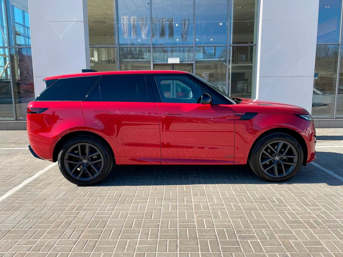 Аренда Land Rover Range Rover Sport III 2023 красный с водителем в Москве,  цена от 2800 р/ч