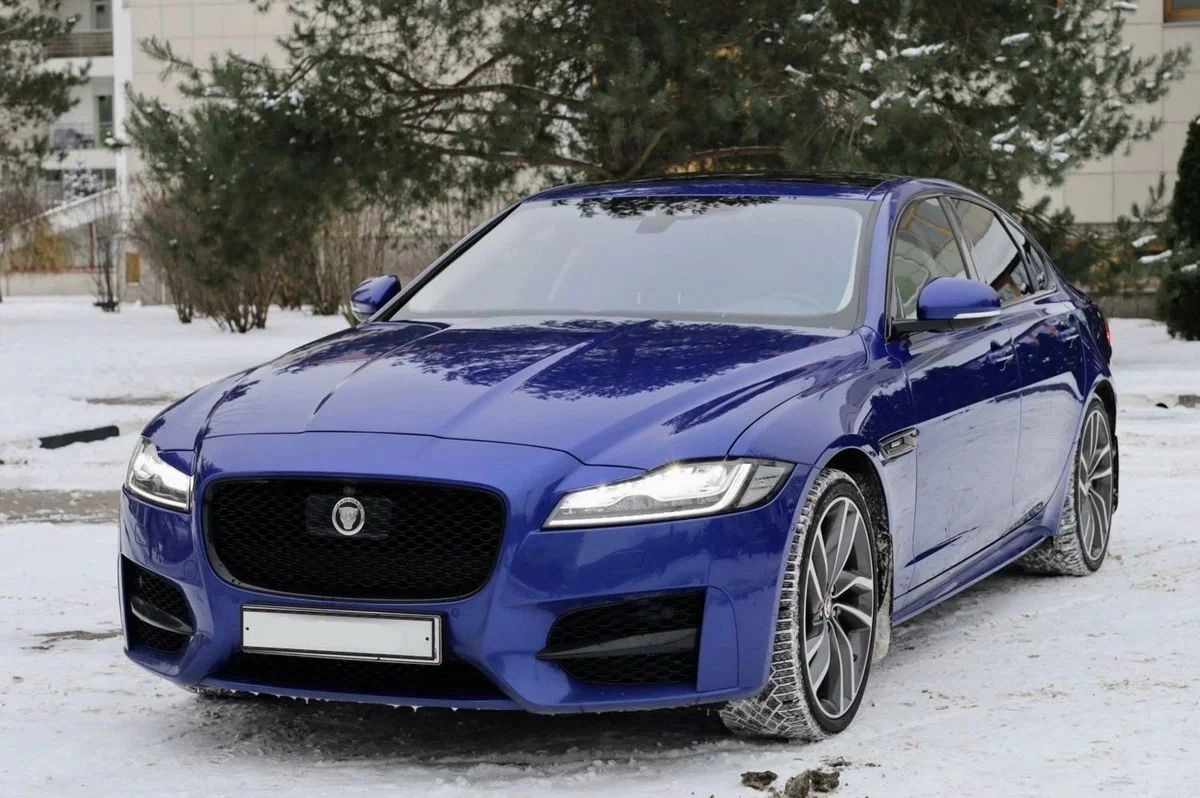 Аренда Jaguar XF II R-Sport синий с водителем в Москве, цена от 2500 р/ч