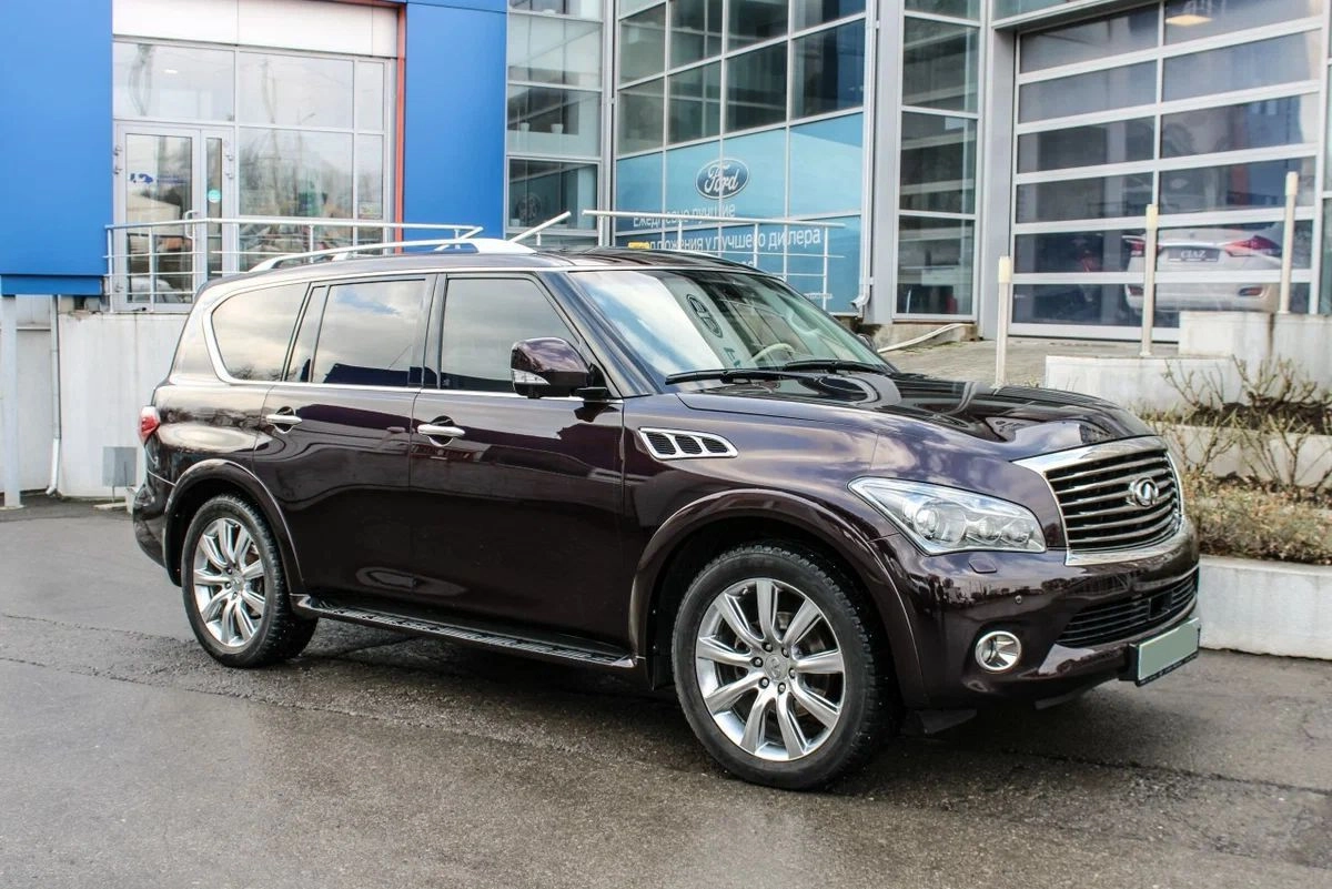 Аренда Infiniti QX56 II бордовый с водителем в Москве, цена от 2000 р/ч