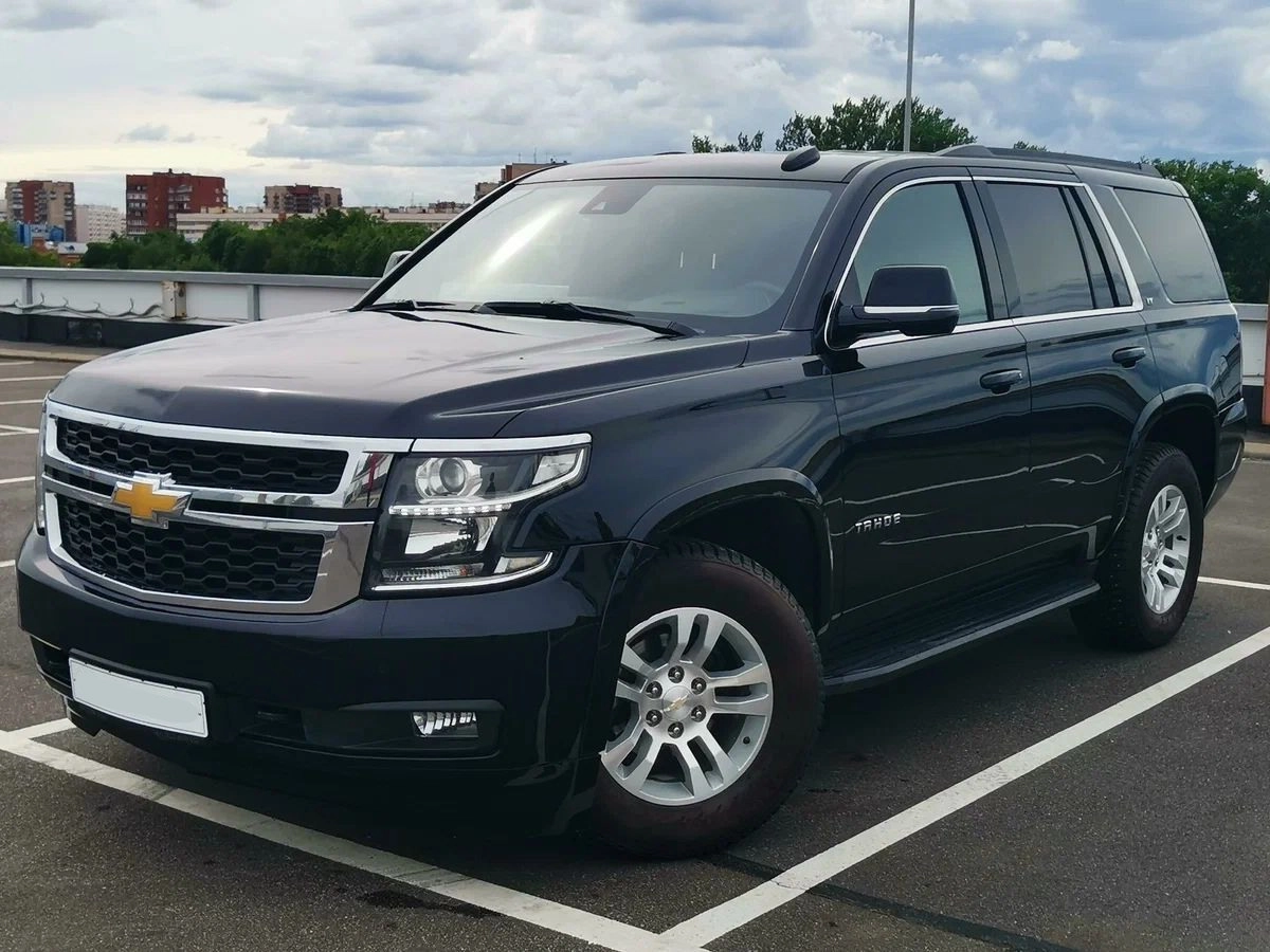 Аренда Chevrolet Tahoe IV черный с водителем в Москве, цена от 2500 р/ч