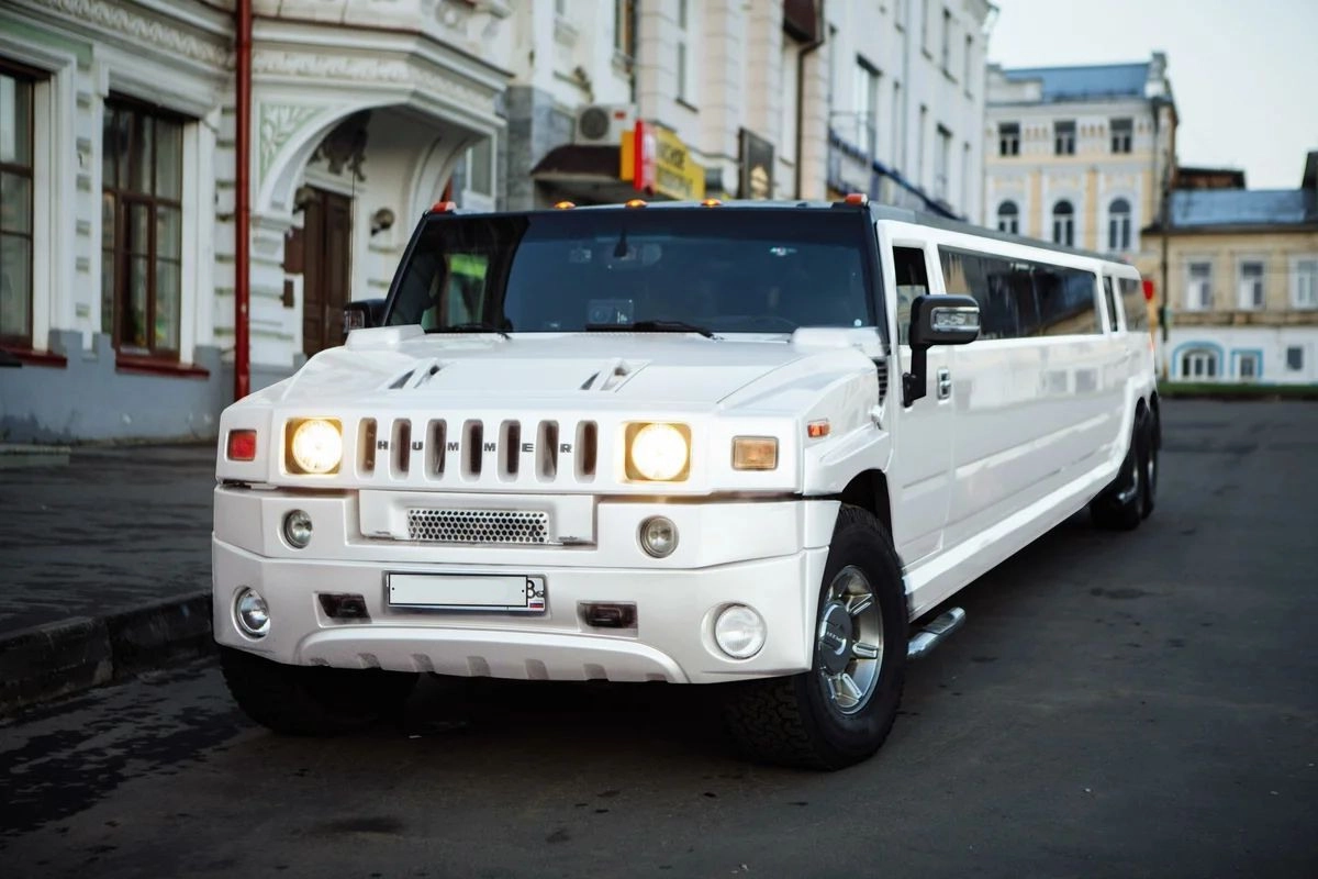 Аренда Hummer H2 I лимузин белый 24 места с водителем в Москве, цена от  2000 р/ч