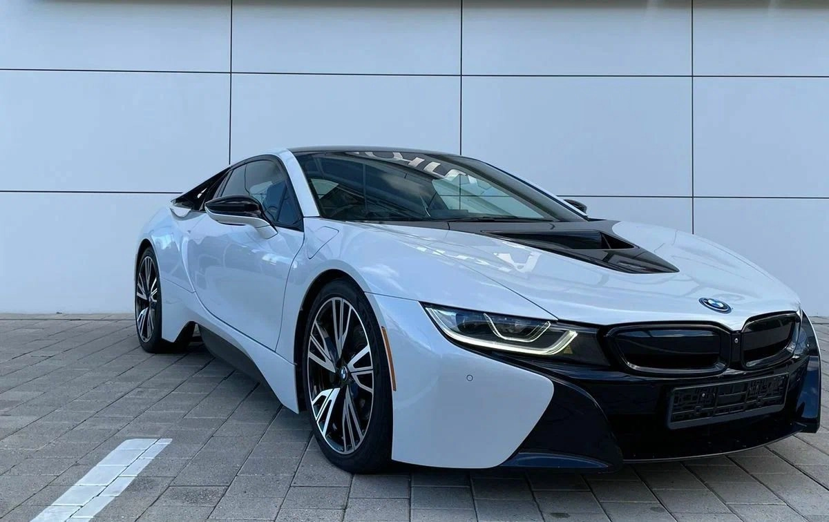 Аренда BMW i8 I белый с водителем в Москве, цена от 2500 р/ч