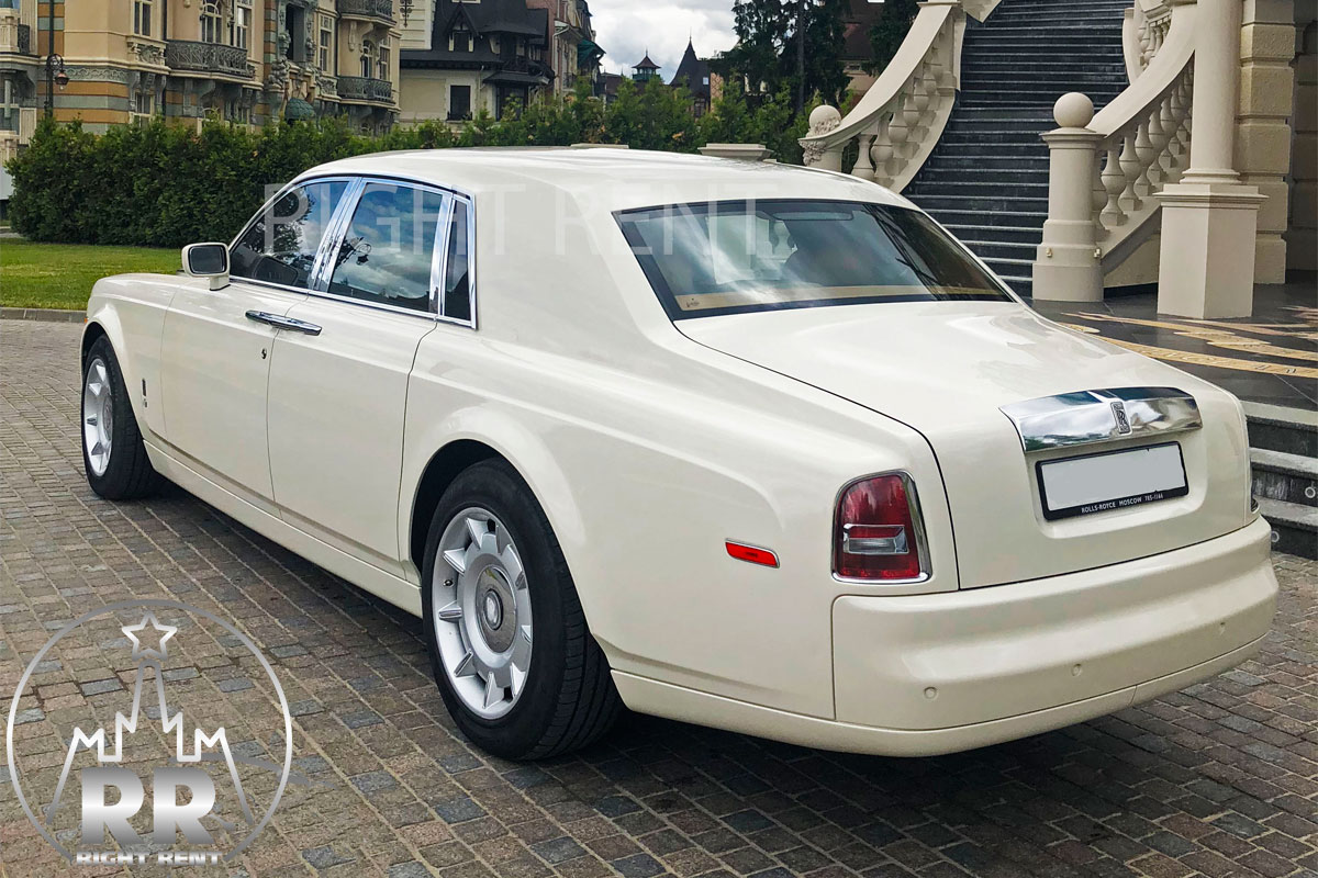 Белый роллс ройс. Роллс Ройс Фантом белый. Rolls Royce Phantom белый. Rolls Royce Phantom White 2008. Роллс Ройс 2005 белый.