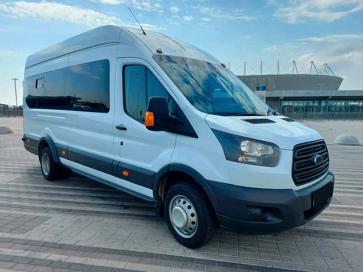 Аренда микроавтобуса Ford Transit 2019 белый 19 мест с водителем в Москве,  цена от 1200 р/ч