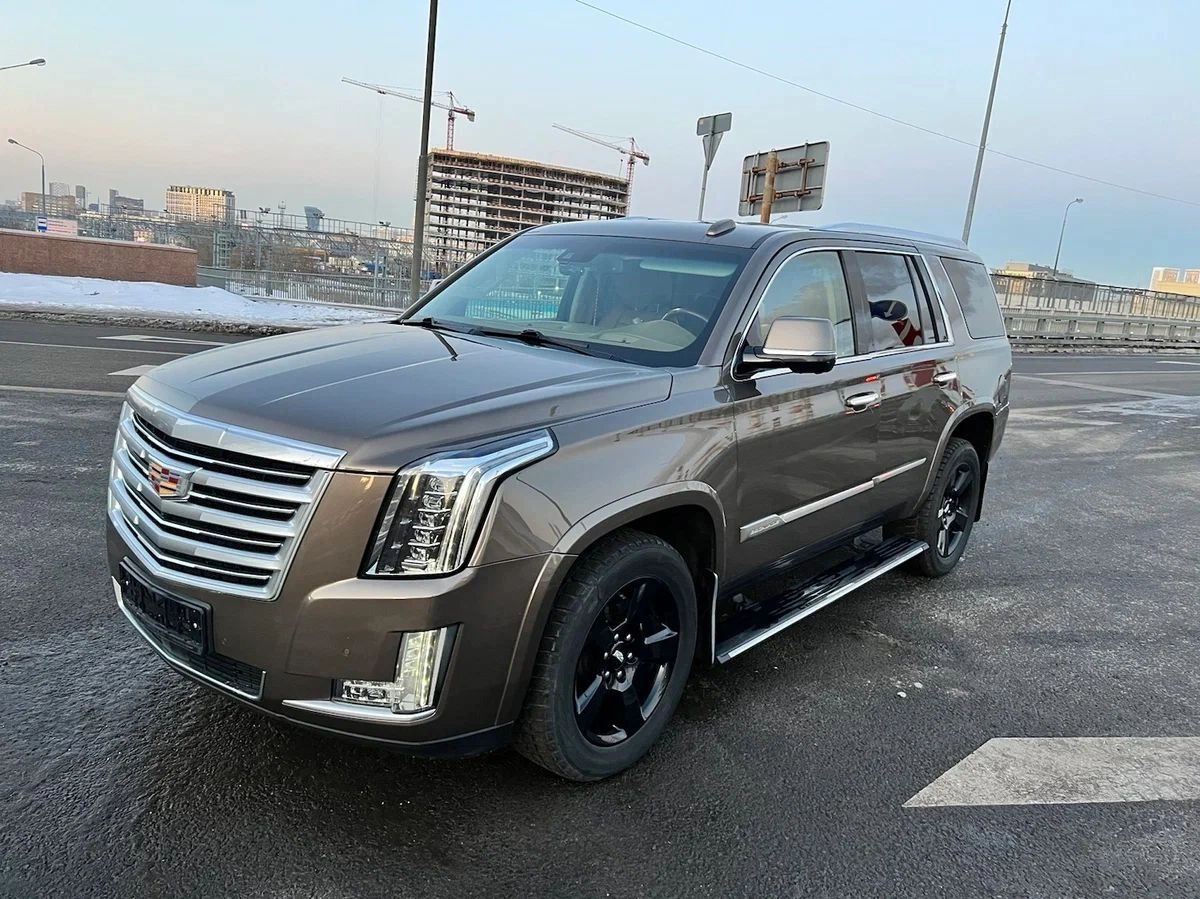 Аренда Cadillac Escalade IV Platinum коричневый с водителем в Москве, цена  от 2500 р/ч