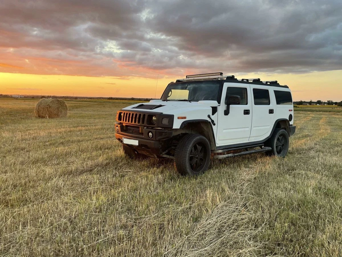 Аренда Hummer H2 I белый с водителем в Москве, цена от 2000 р/ч