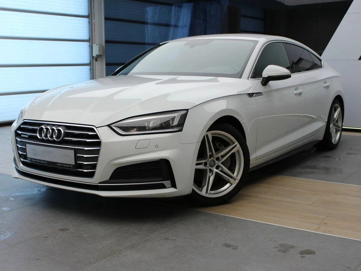 Аренда Audi A5 Sport белая с водителем в Москве, цена от 1500 р/ч