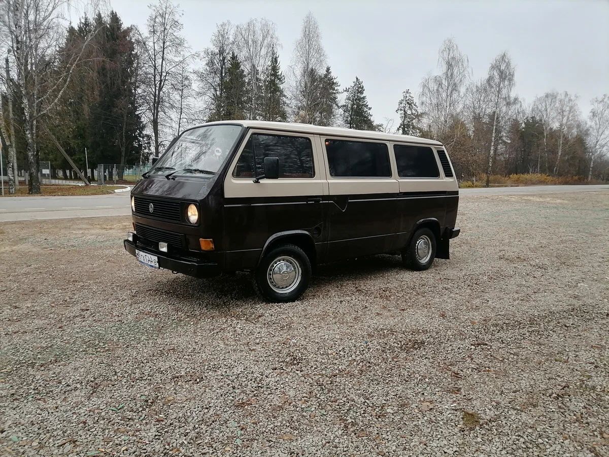 Аренда микроавтобусов Volkswagen Transporter T3 4-speed коричневый с  водителем в Москве, цена от 2500 р/ч