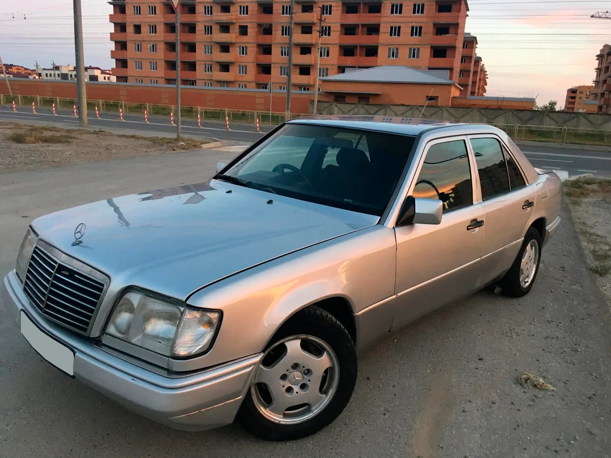 Аренда Mercedes-Benz 320 (W124) 1996 серебристый с водителем в Москве, цена  от 1500 р/ч