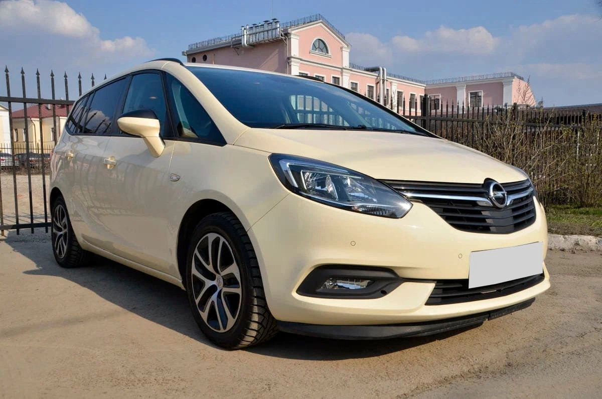 Аренда минивэна Opel Zafira C Рестайлинг 2019 бежевый с водителем в Москве,  цена от 2000 р/ч