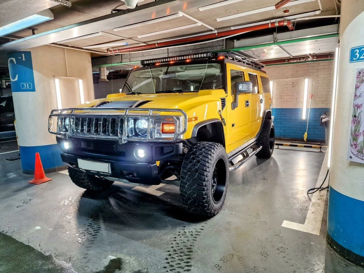 Аренда Hummer H2 I желтый с водителем в Москве, цена от 2000 р/ч