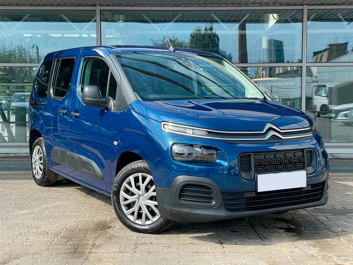 Аренда минивэна Citroen Berlingo III 2020 синий с водителем в Москве, цена  от 1500 р/ч