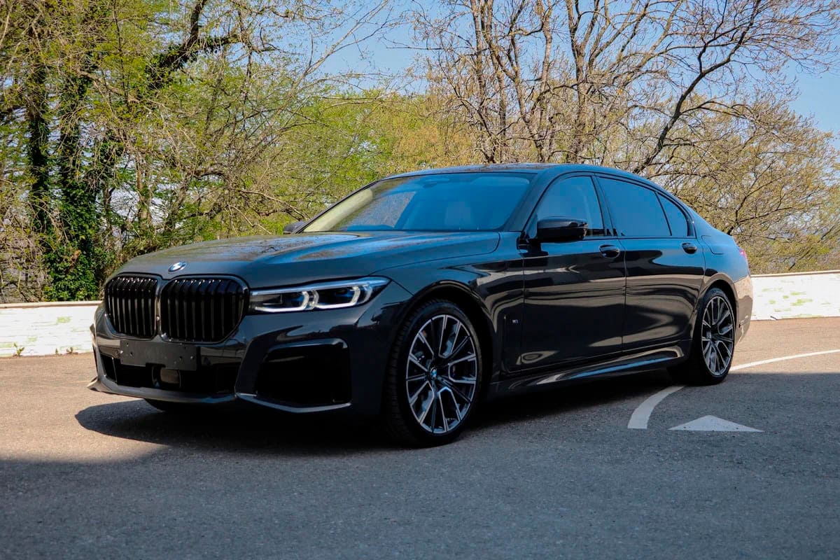 BMW 750li XDRIVE розовая