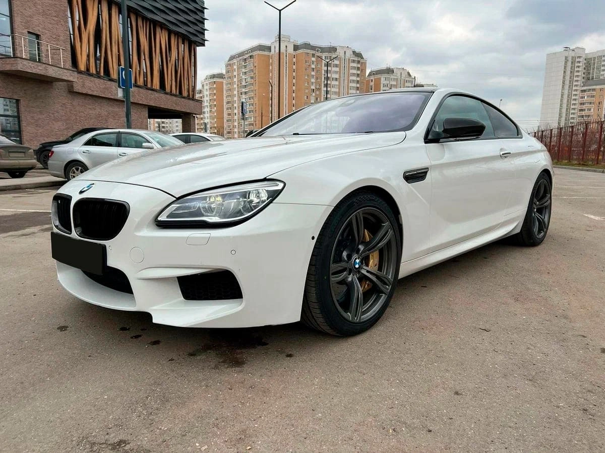 Аренда BMW M6 Competition Pack III 2017 белый с водителем в Москве, цена от  2500 р/ч